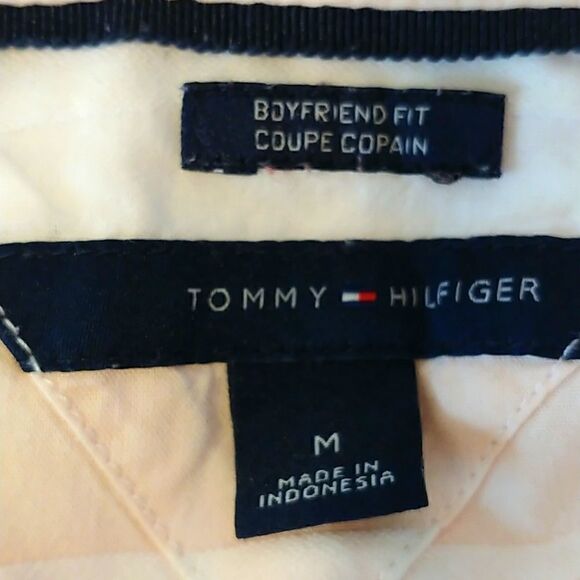 Tommy Hilfiger. Boyfriend Fit. Size Medium. Like New. - Picture 8 of 11